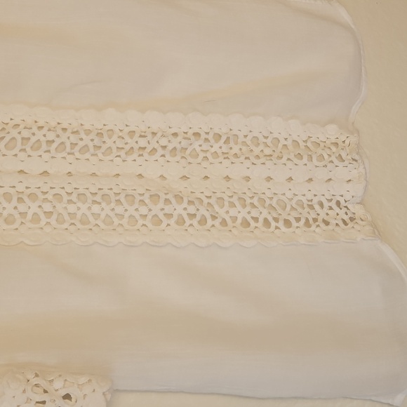Elegant White Lace Trim Tunic - Picture 6 of 6